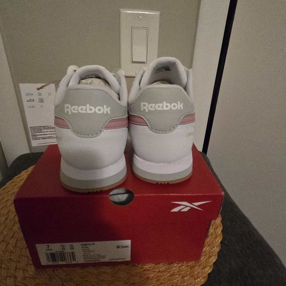 Reebok White and Pink Sneakers - Picture 4 of 5
